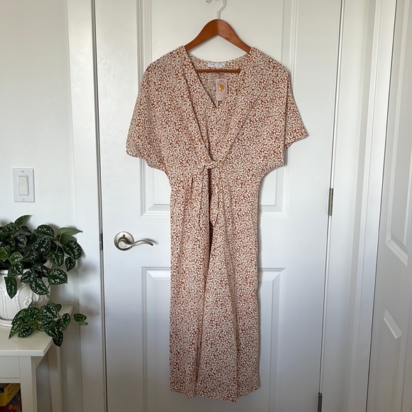 Calista Dresses & Skirts - Irmy Floral Print Short Sleeve Midi Dress